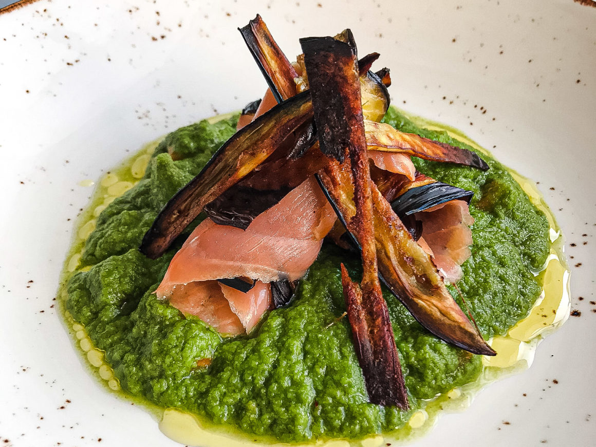 Aubergine chips with salmon and pea purée