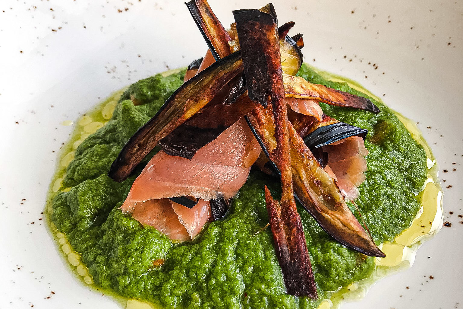 Aubergine chips with salmon and pea purée